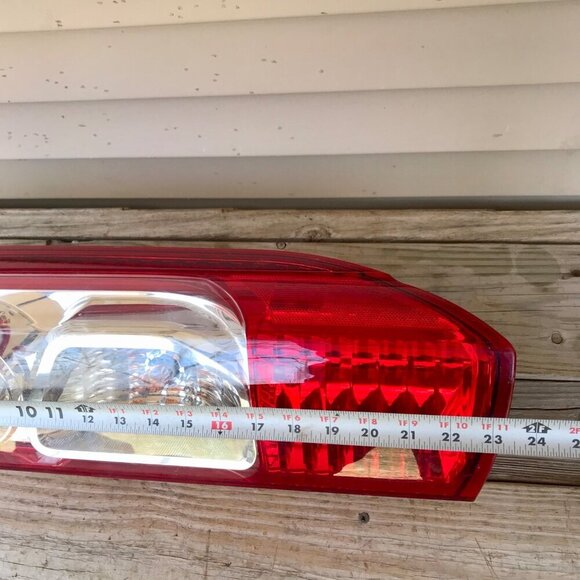 Magna Taillight Assembly Mopar W16W/921 - Picture 2 of 6